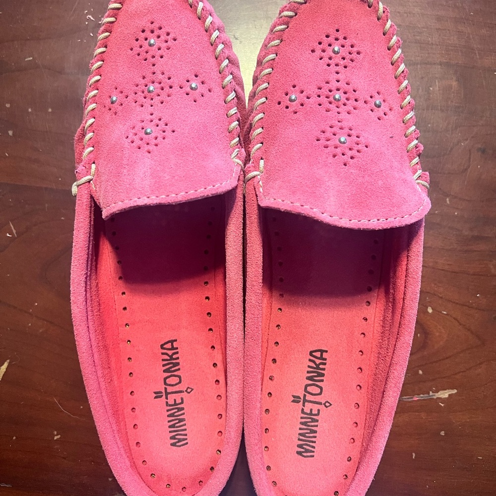 Minnetonka Super cute slip on moccasins size 10